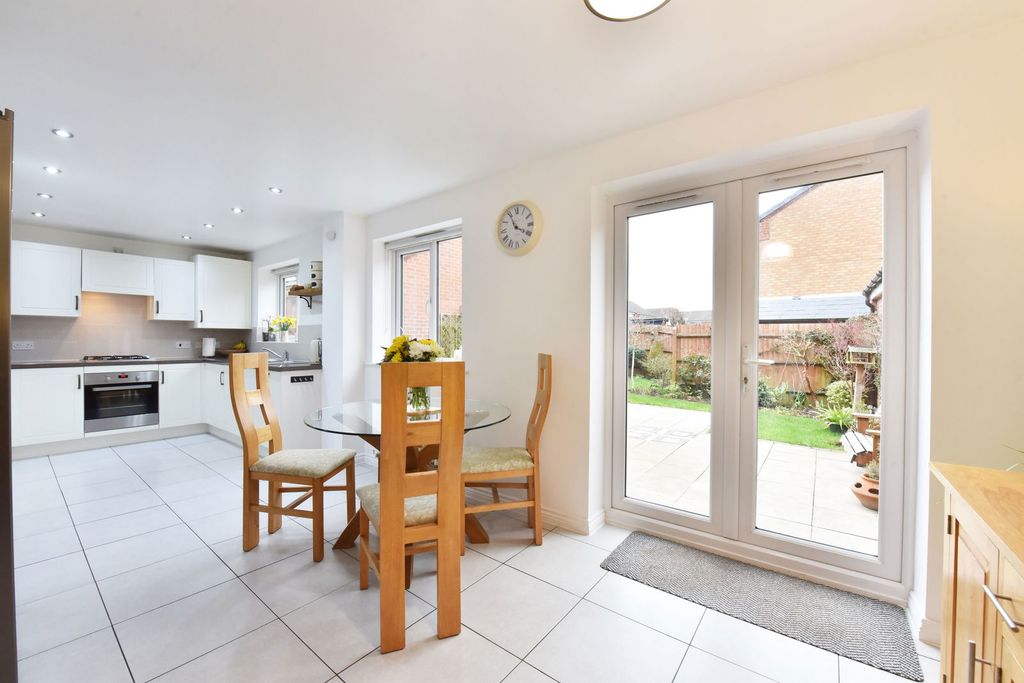 4 bed detached house for saleKingswinford, Pullman Drive DY6 photo 2