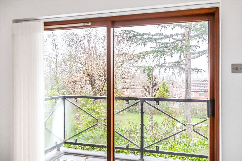 Additional image 9 of 2 bed flat for saleAllum Lane, Elstree, Borehamwood, Hertfordshire WD6