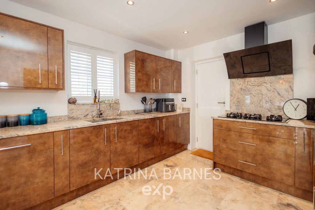 Additional image 8 of 6 bed detached house for saleGrantham Avenue, Great Notley CM77