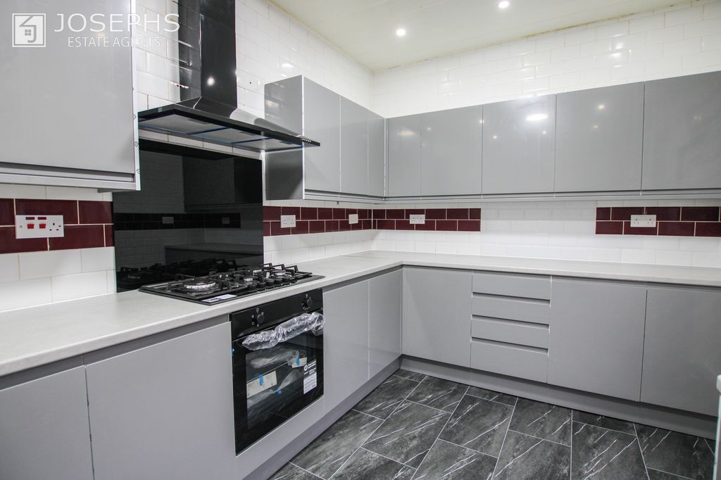 Additional image 8 of 5 bed end terrace house for saleEllesmere Road, Bolton BL3