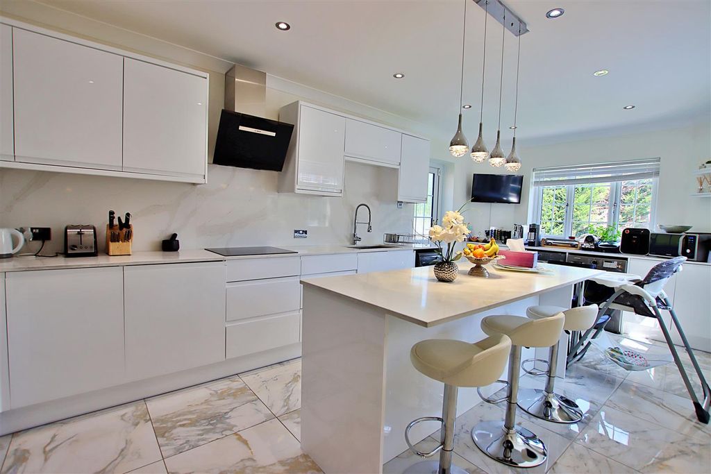 Additional image 13 of 4 bed semi-detached house for saleTheobald Street, Borehamwood WD6