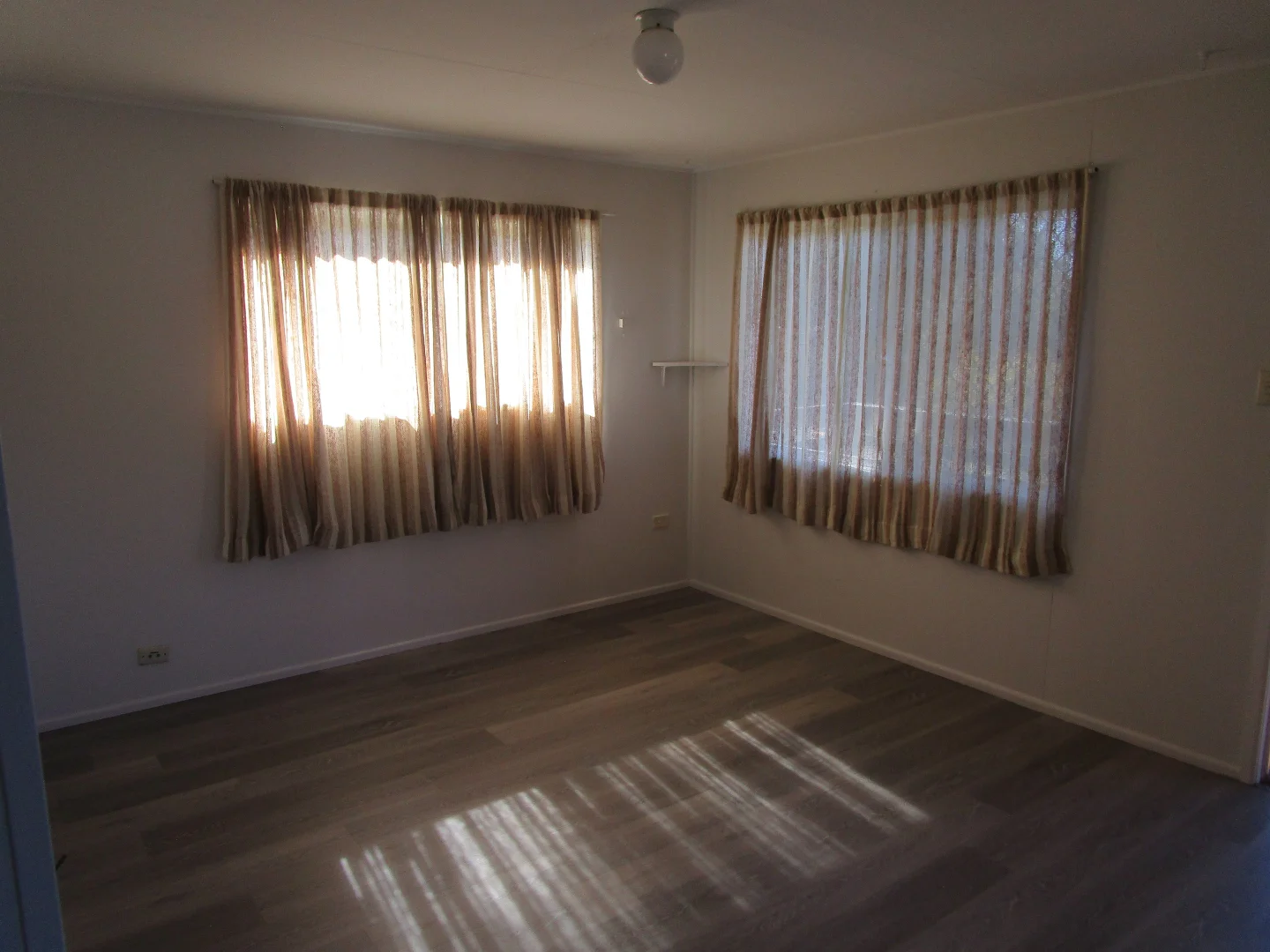 31 Spring Street, Deception Bay QLD 4508 photo 3