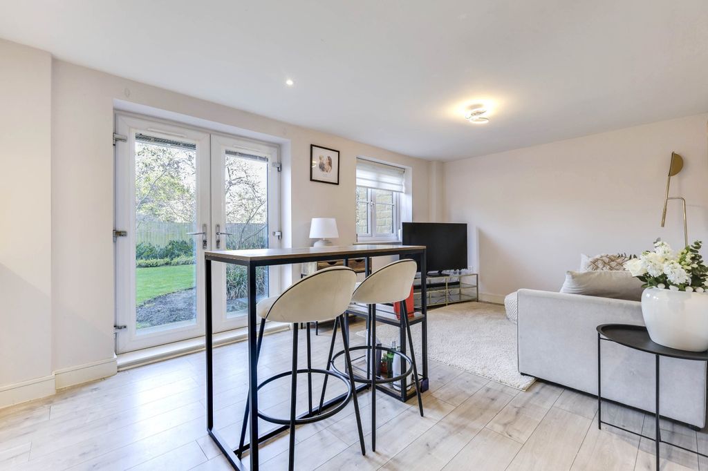 Additional image 3 of 2 bed flat for saleWaterside View, Harrogate Road, Bradford, West Yorkshire BD10