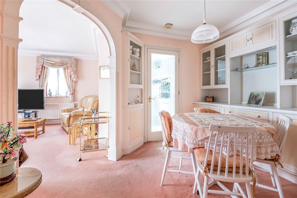 Additional image 8 of 3 bed flat for saleAllum Lane, Elstree, Borehamwood, Hertfordshire WD6