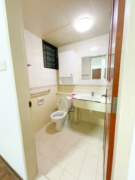 676B Jurong West Street 64 photo 4