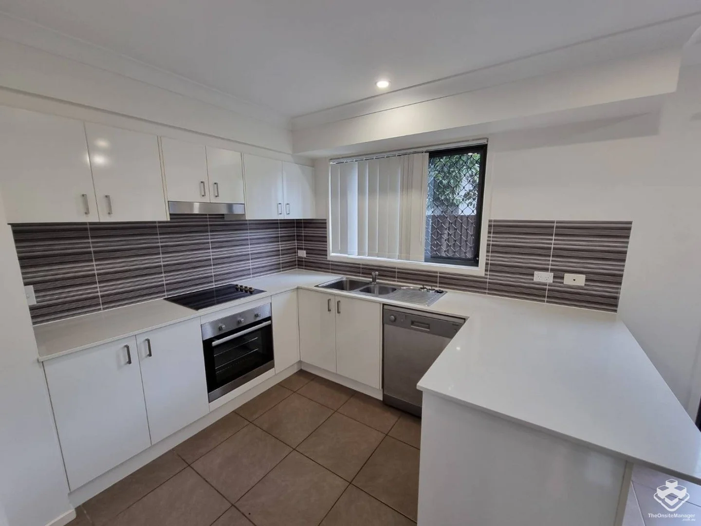 Calamvale QLD 4116 photo 5