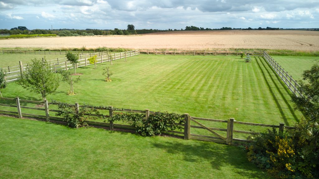 Additional image 2 of 3 bed detached bungalow for saleStation Road, North Thoresby DN36