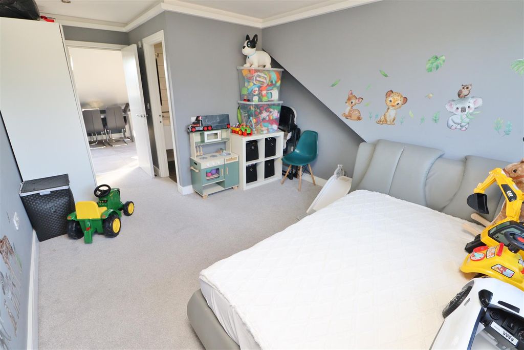 Additional image 33 of 5 bed semi-detached house for saleStanborough Avenue, Borehamwood WD6