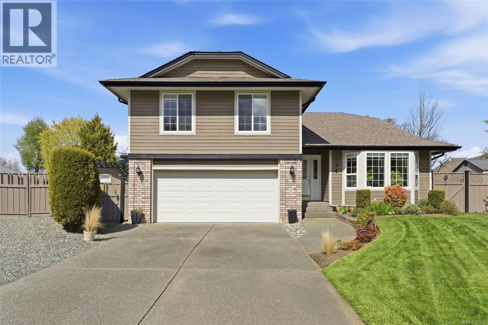 834 Woodside Cres