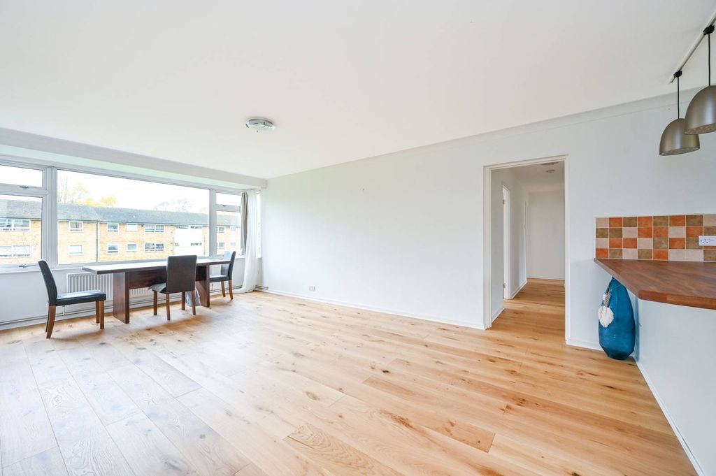 Additional image 2 of 3 bed flat for saleThe Shimmings, Guildford GU1