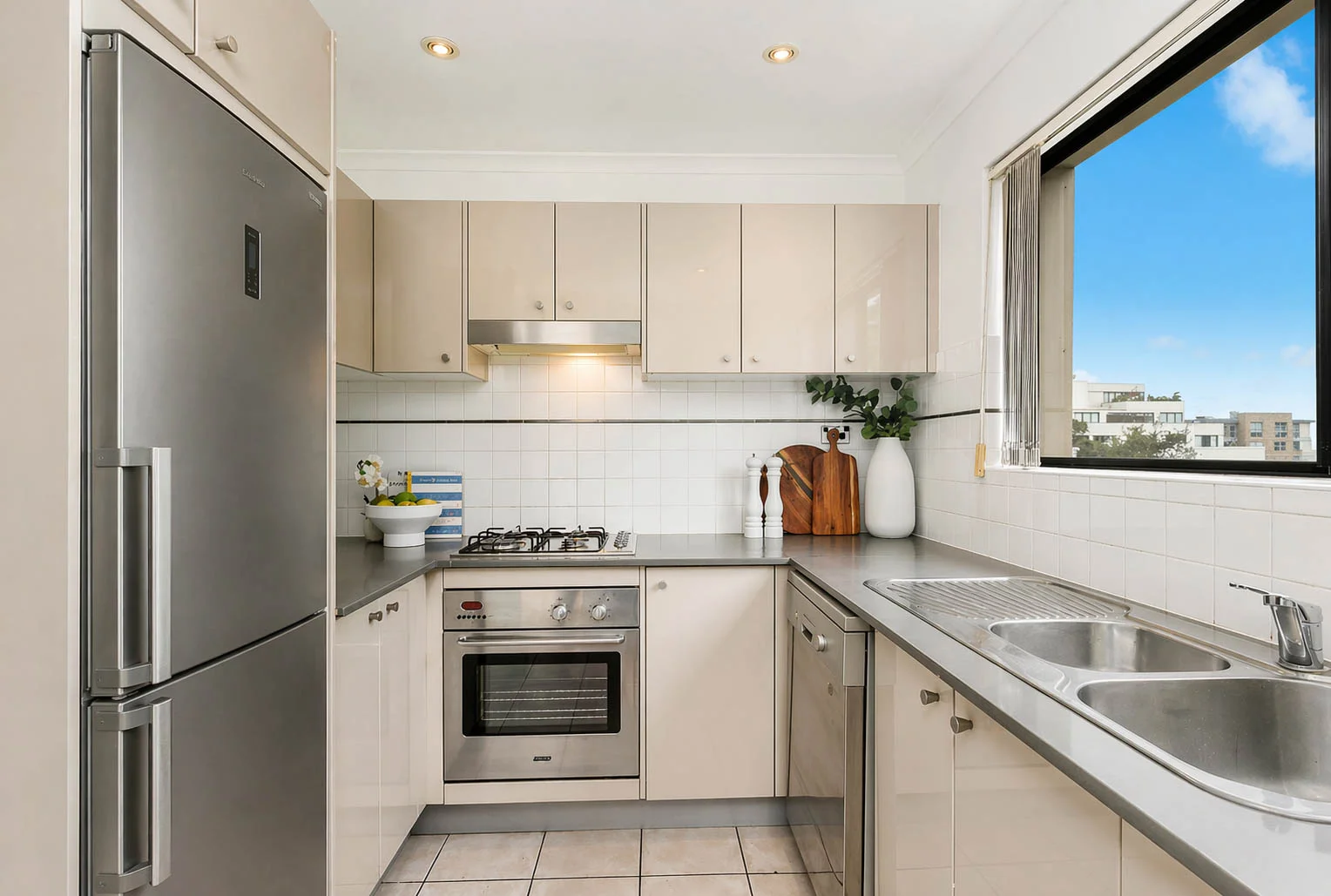 27/11-13 Sturdee Parade, Dee Why NSW 2099 photo 4