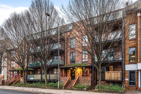 London Road, Kingston Upon Thames, Surrey KT2