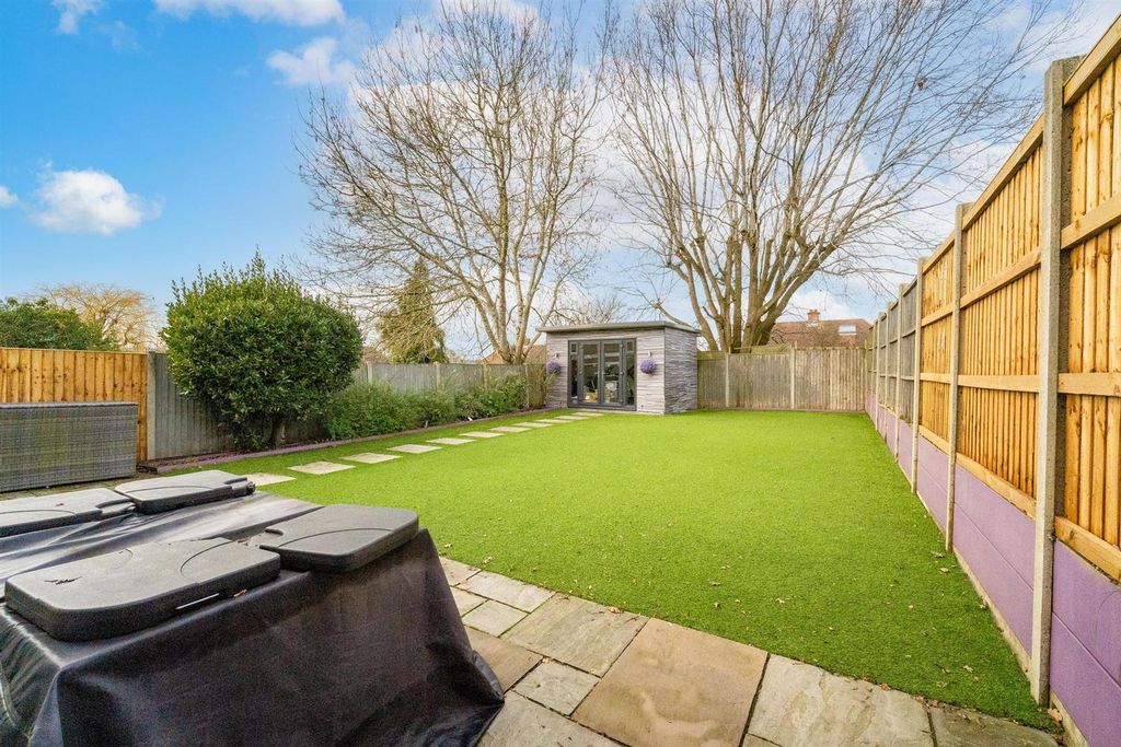Additional image 21 of 4 bed semi-detached house for saleOakwood Avenue, Borehamwood WD6