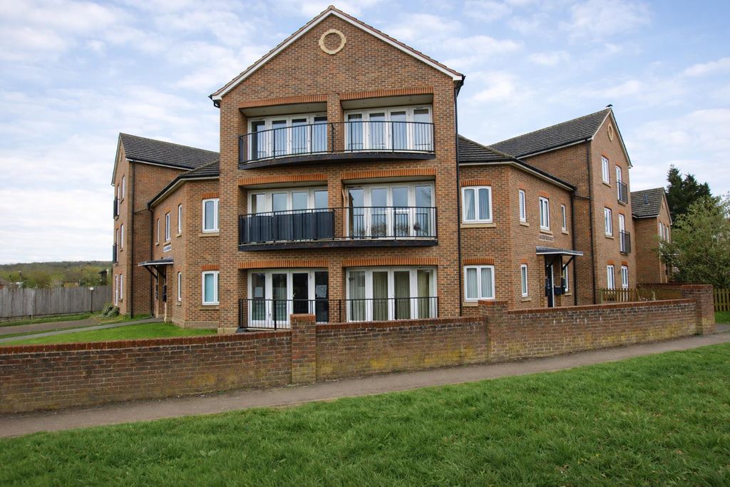 Additional image 3 of 2 bed flat for saleWilliow Tree Court, Balmoral Drive, Borehamwood WD6