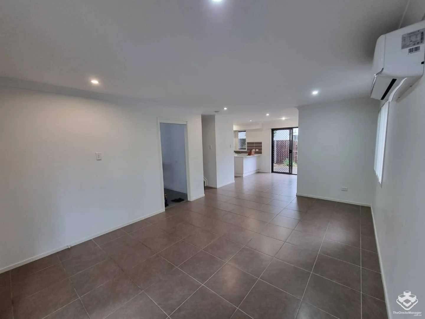 Calamvale QLD 4116 photo 4