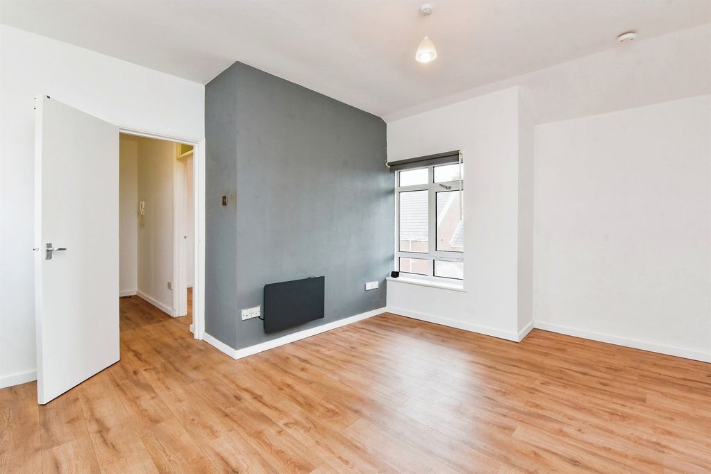 1 bed flat for saleShails Lane, Trowbridge BA14 photo 5
