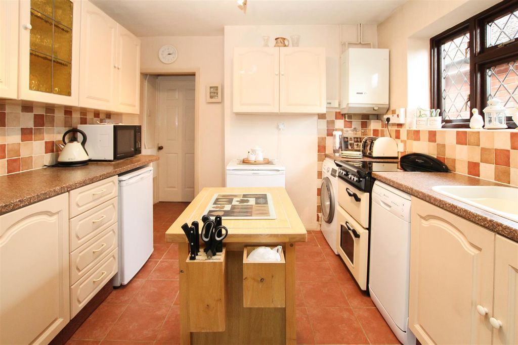 Additional image 7 of 3 bed detached bungalow for saleRushdene Road, Brentwood CM15