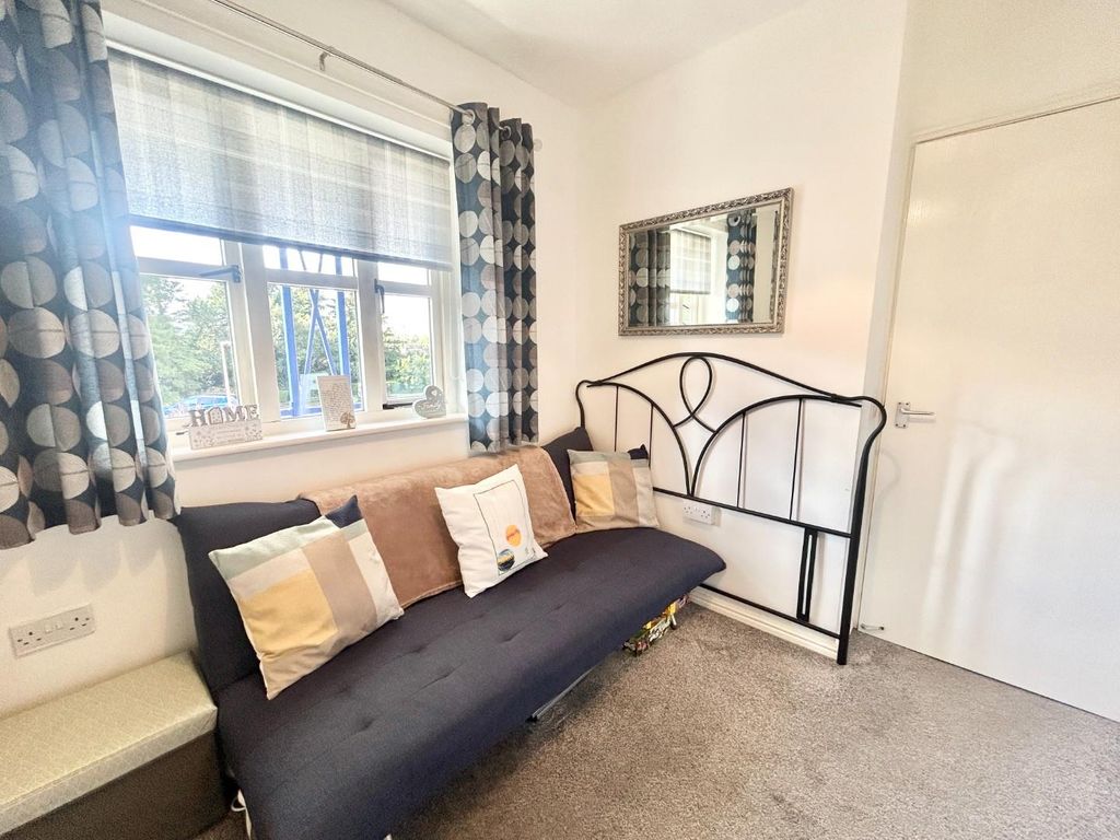Additional image 19 of 2 bed flat for sale2 Bed First Floor Flat, Avenue Court, Westgate, Bridlington YO16