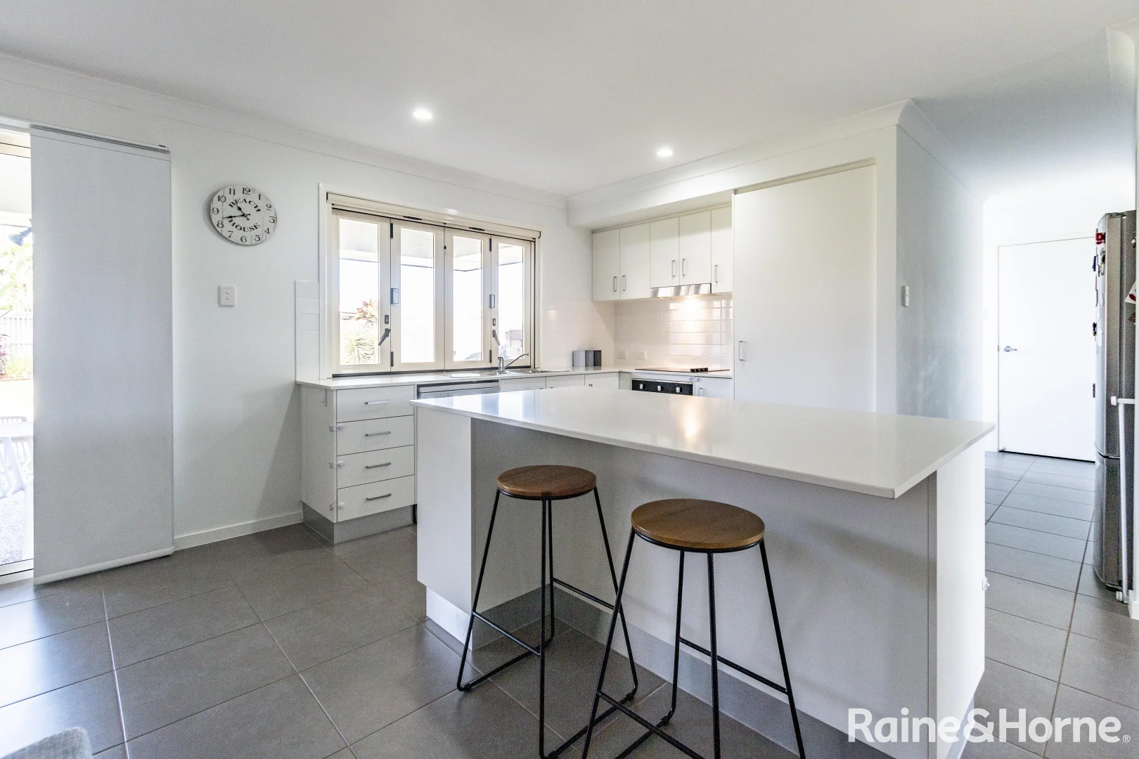Additional image 3 of 11 Toppers Drive, Coral Cove QLD 4670