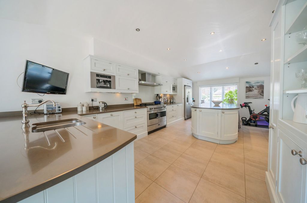 Additional image 4 of 6 bed detached house for salePark Farm Road, Bickley, Kent BR1