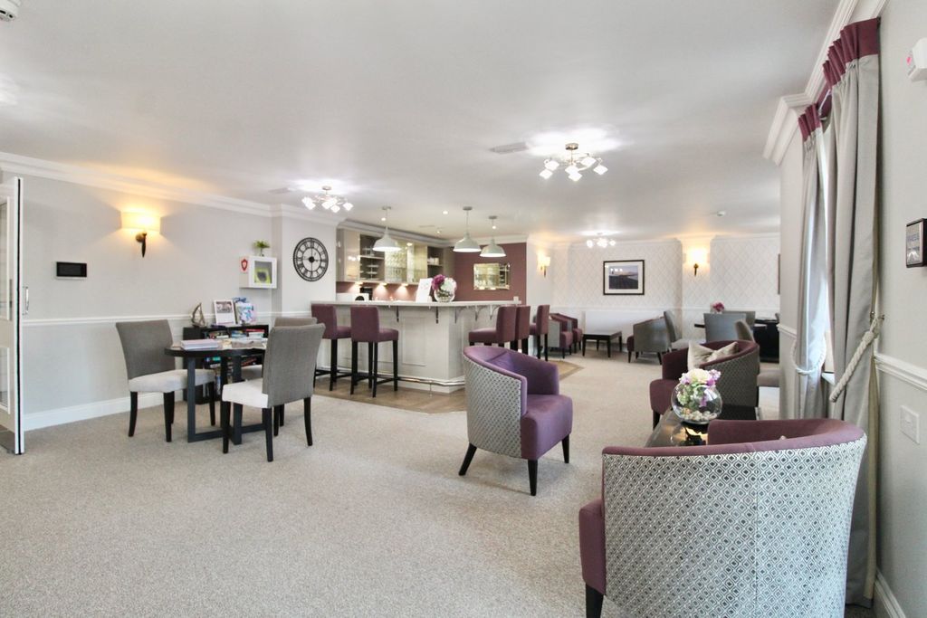 Additional image 10 of 1 bed property for saleNorth Close, Lymington SO41