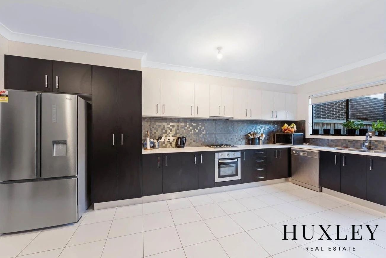 7 Armstrong Walk, Fraser Rise VIC 3336 photo 2