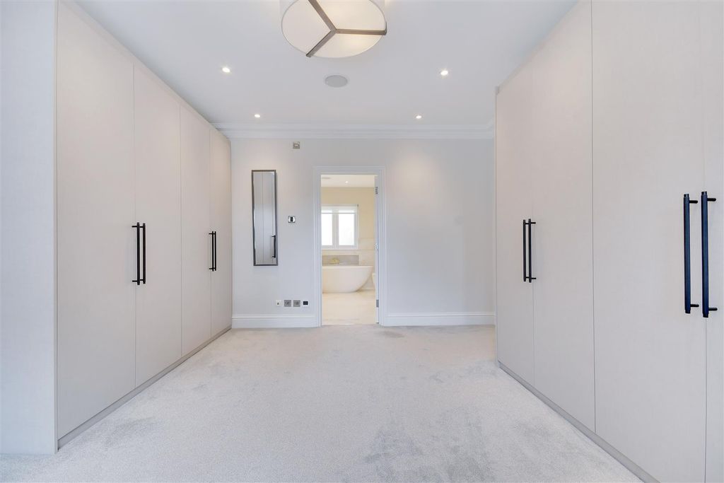 Additional image 24 of 6 bed detached house for saleWambrook Close, Hutton Mount, Brentwood CM13