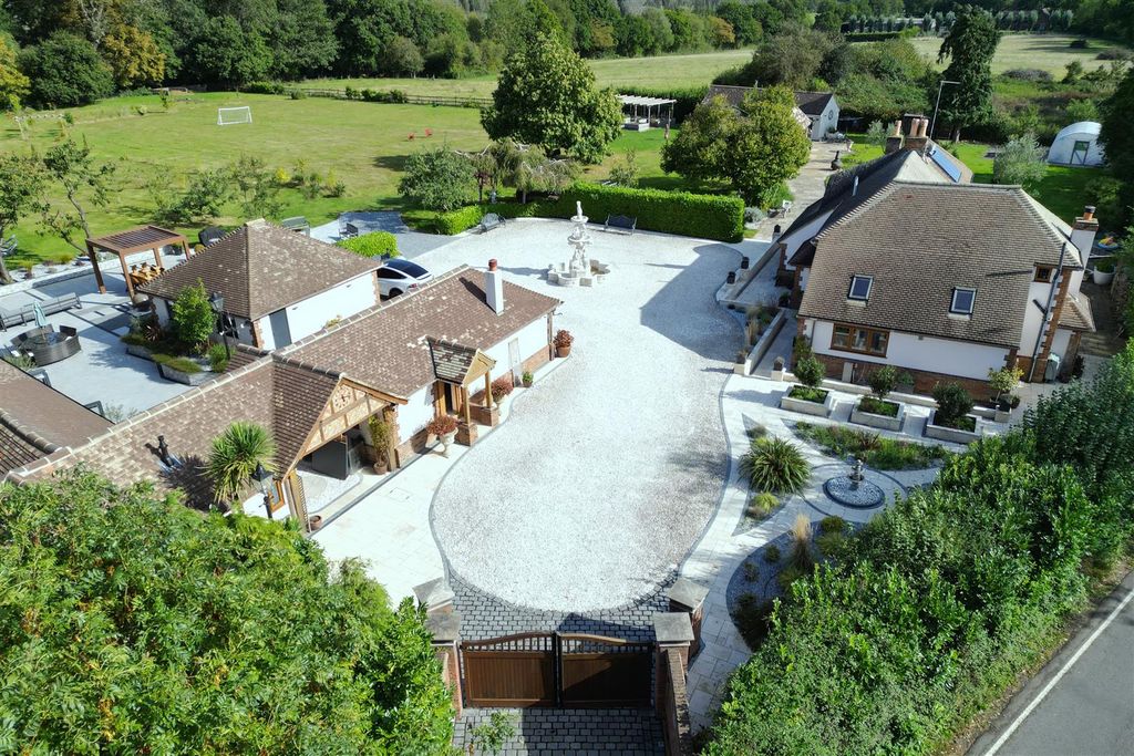 Additional image 52 of 6 bed detached house for saleHay Green Lane, Hook End, Brentwood CM15