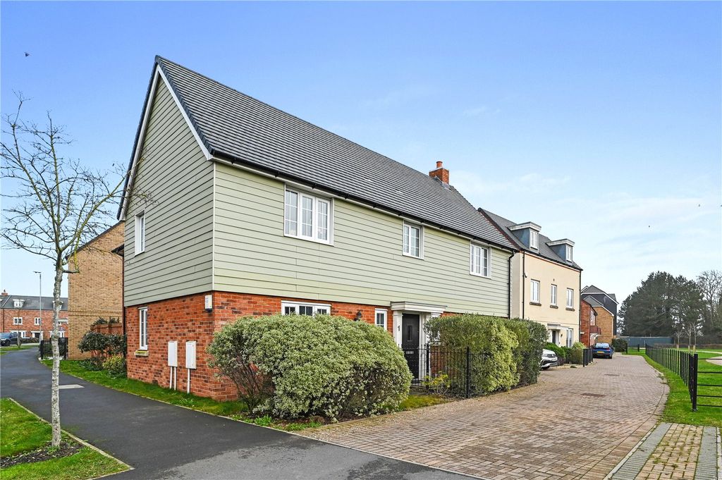 4 bed detached house for saleHensman Close, Bishop's Stortford, Hertfordshire CM23