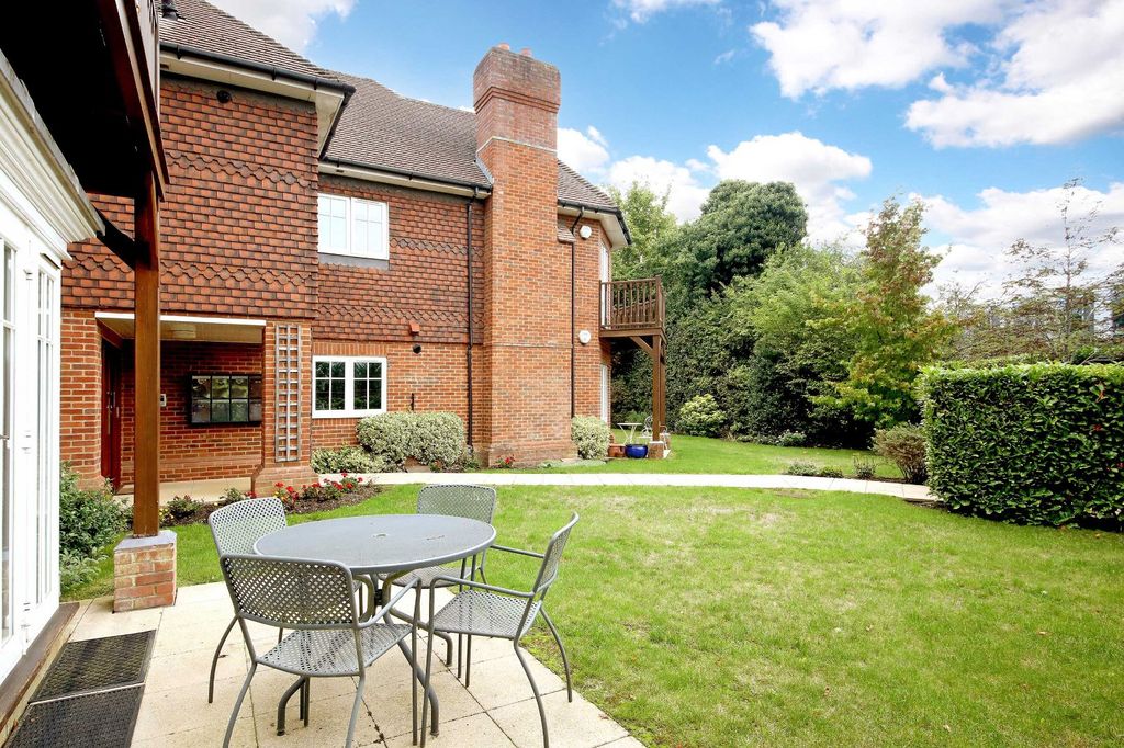 Additional image 10 of 2 bed flat for saleWillington Court, Station Road, Beaconsfield HP9