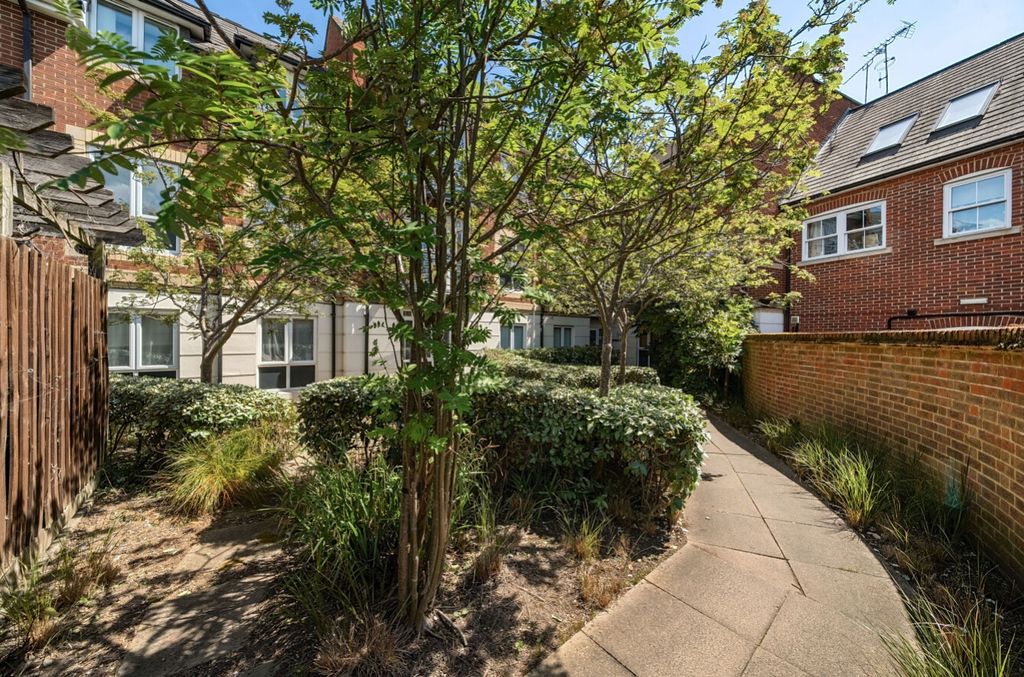 Additional image 6 of 2 bed flat for saleHenley Court, Denham Road, Egham, Surrey TW20