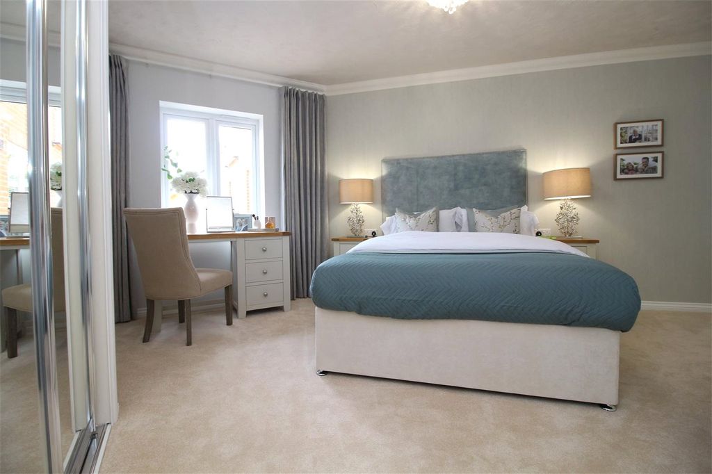 Additional image 8 of 2 bed flat for saleNorth Close, Lymington SO41