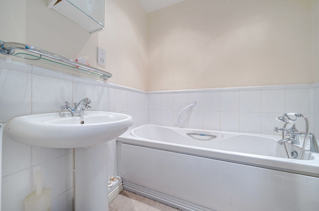 Additional image 13 of 2 bed flat for saleThompson Road, Bognor Regis PO22