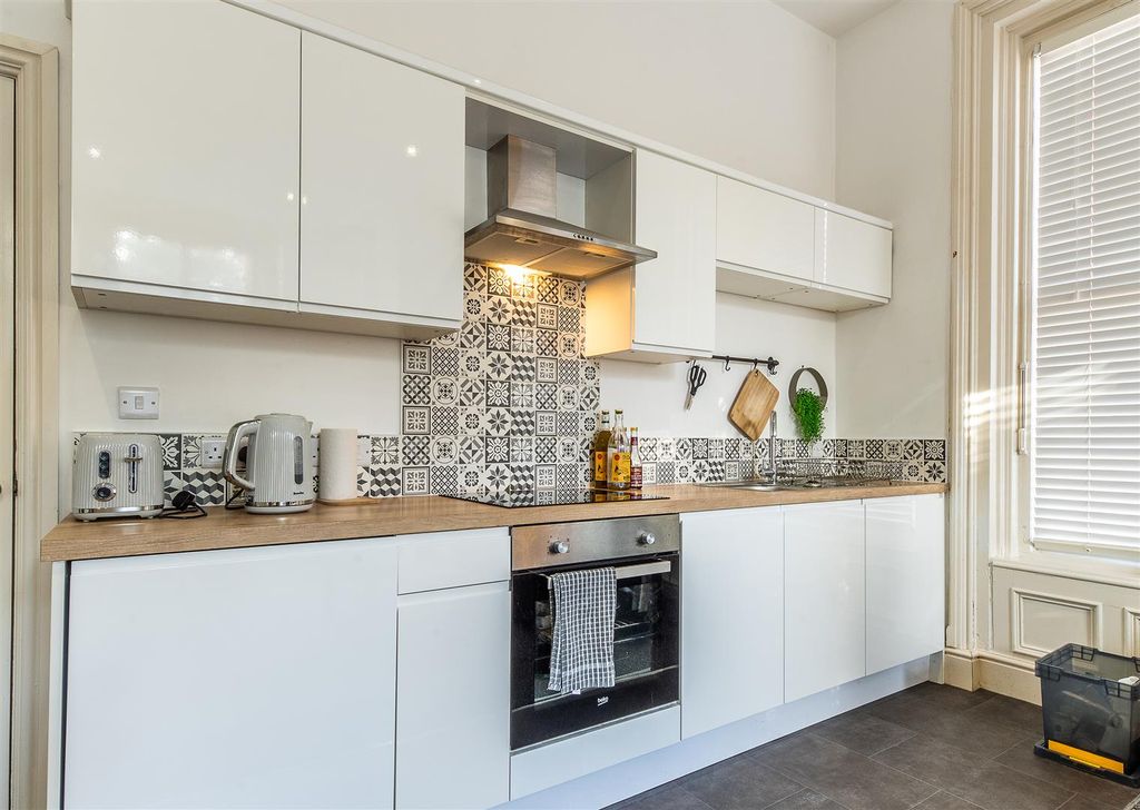 Additional image 5 of 1 bed flat for salePelham Crescent, The Park, Nottingham NG7
