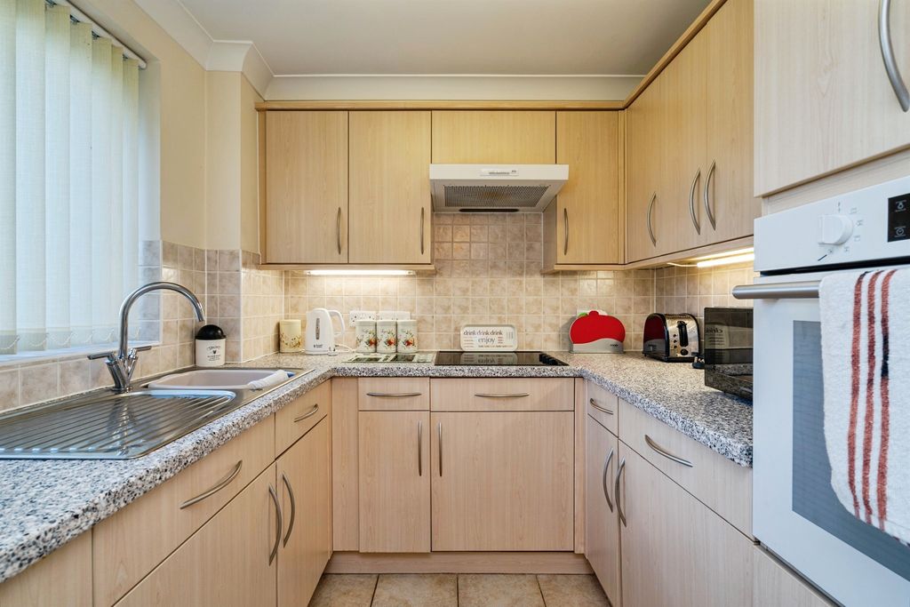 Additional image 8 of 2 bed flat for saleHanbury Court, Thetford IP24