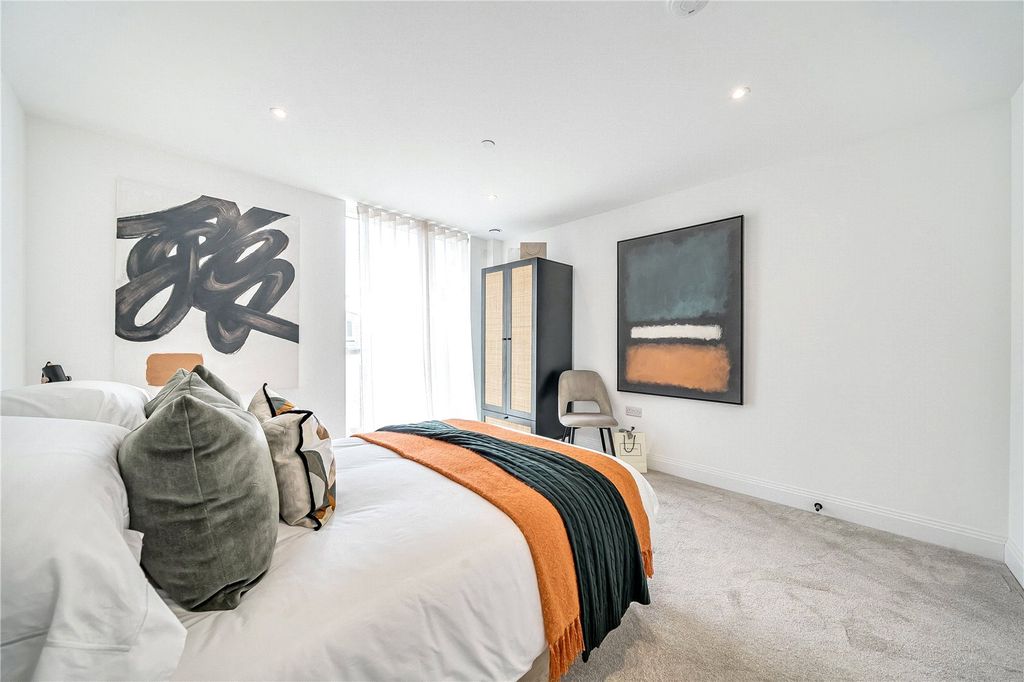 Additional image 6 of 2 bed flat for saleTweedy Road, Bromley BR1