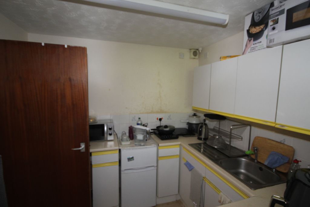 Additional image 3 of 2 bed flat for saleTeal Close, Bridgwater TA6