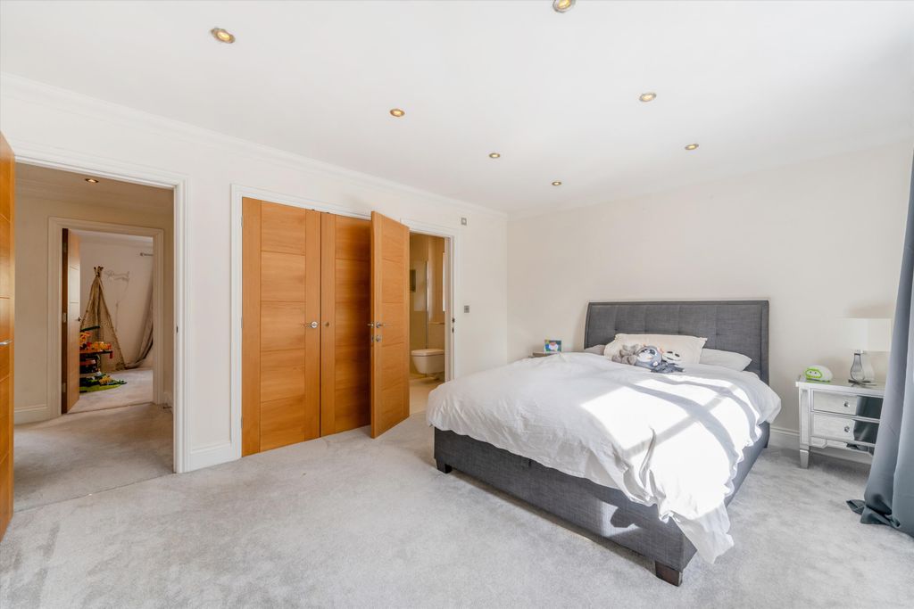 Additional image 26 of 7 bed detached house for saleTilehurst Lane, Binfield, Bracknell, Berkshire RG42