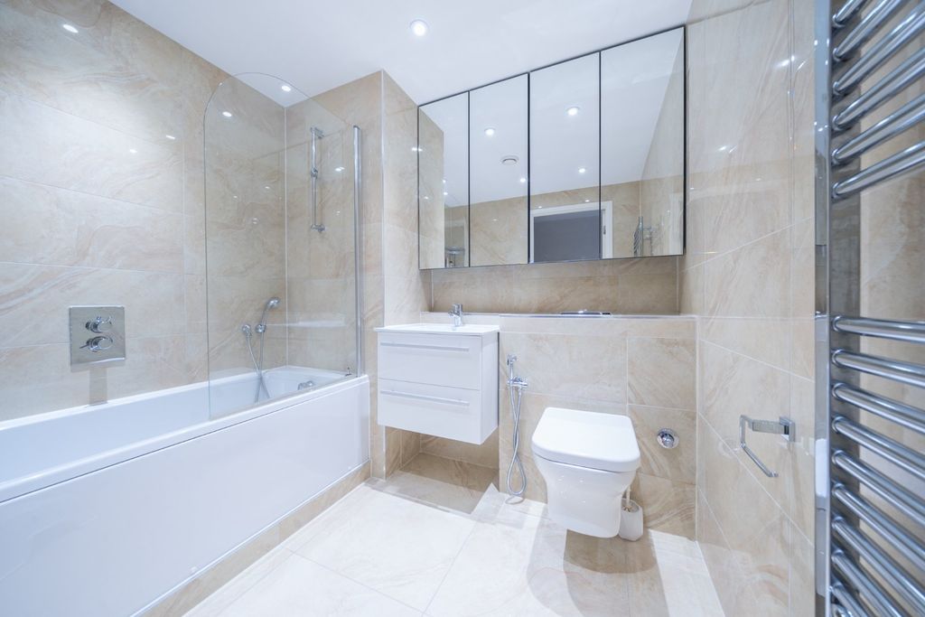 Additional image 10 of 4 bed flat for saleLighterage Court, High Street TW8
