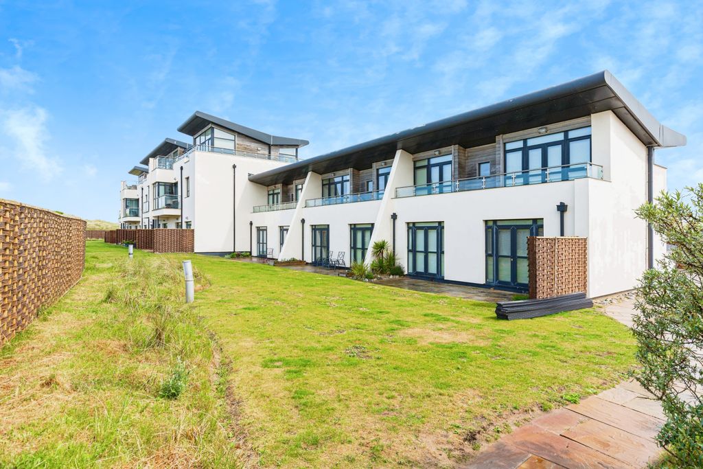 Additional image 8 of 2 bed flat for saleClifton Drive North, Lytham St. Annes FY8