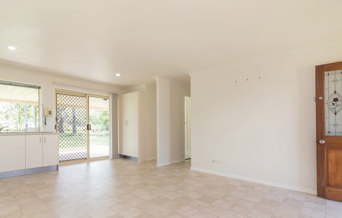 33 Winterbrook Ct, Caboolture QLD 4510 photo 3
