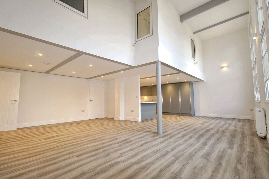 3 bed flat for saleThe Tabernacle, Church Street BA14