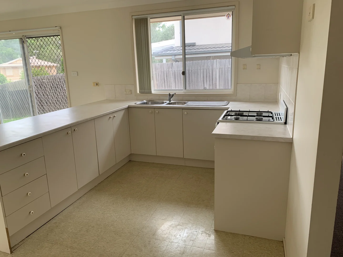 22 Freeman Circuit, Ingleburn NSW 2565 photo 2