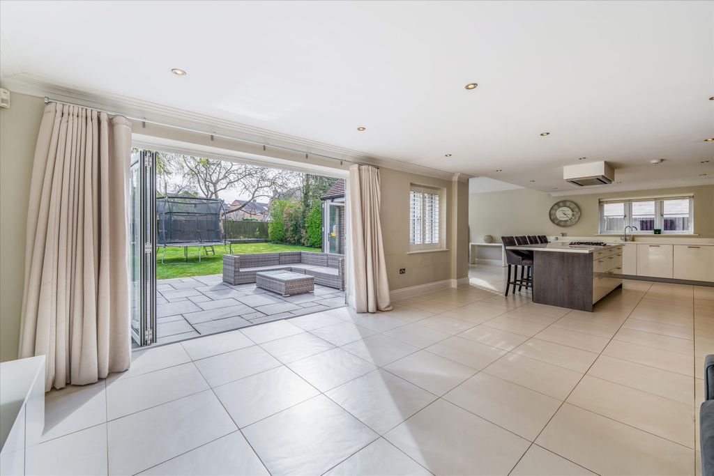 Additional image 10 of 7 bed detached house for saleTilehurst Lane, Binfield, Bracknell, Berkshire RG42