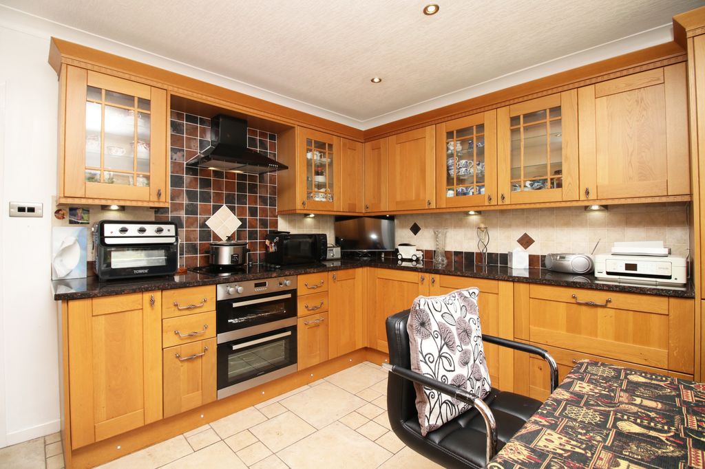 Additional image 2 of 3 bed flat for saleDevonshire Road, Blackpool FY2