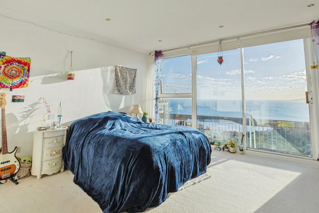 Additional image 13 of 4 bed flat for saleAdmirals Walk, West Cliff Road, Bournemouth, Dorset BH2
