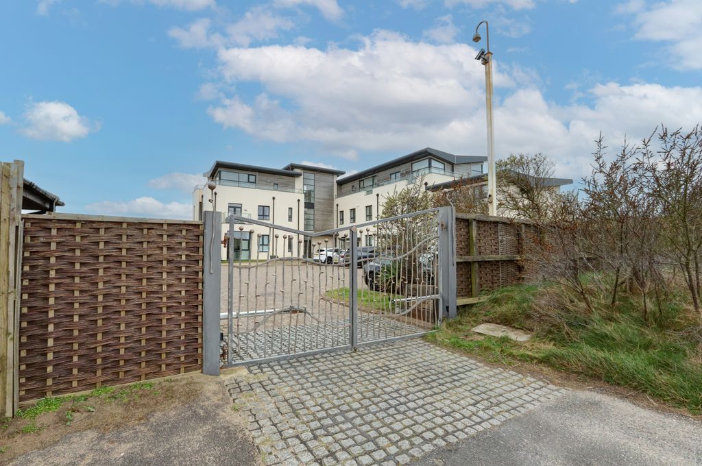 Additional image 2 of 2 bed flat for saleClifton Drive North, Lytham St. Annes FY8