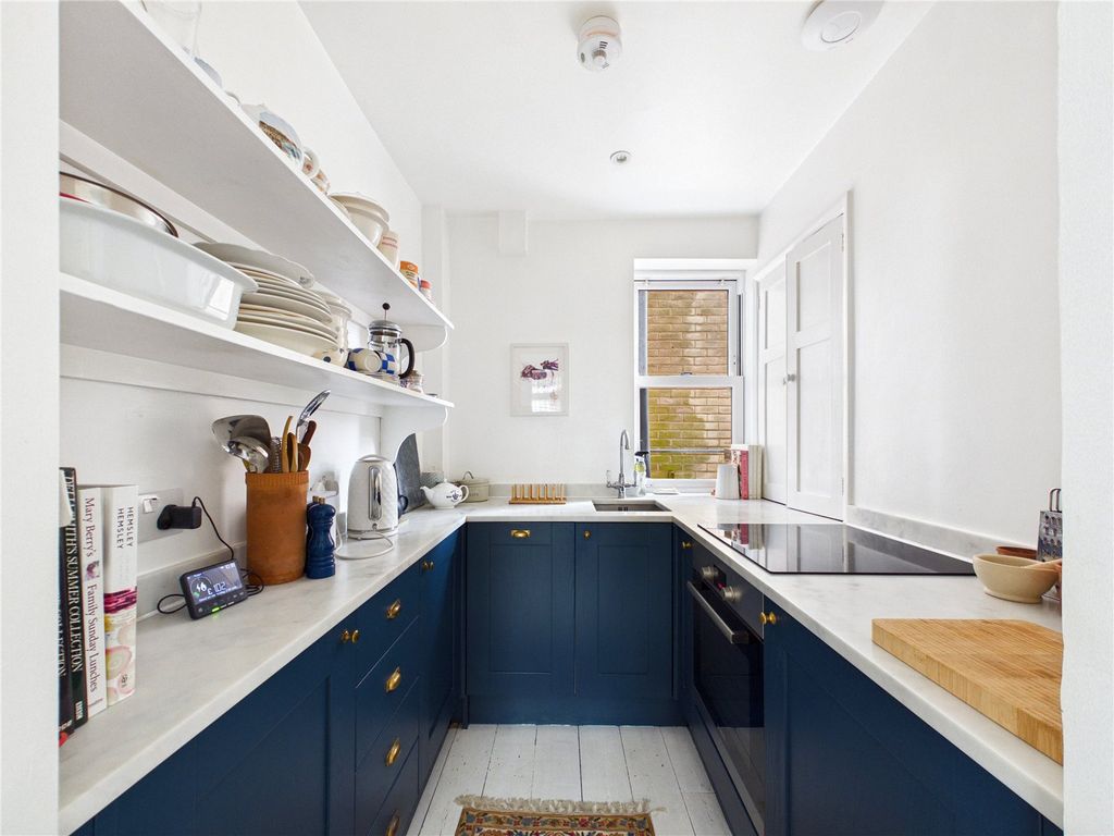 Additional image 5 of 2 bed flat for saleHamilton Gardens, Felixstowe, Suffolk IP11