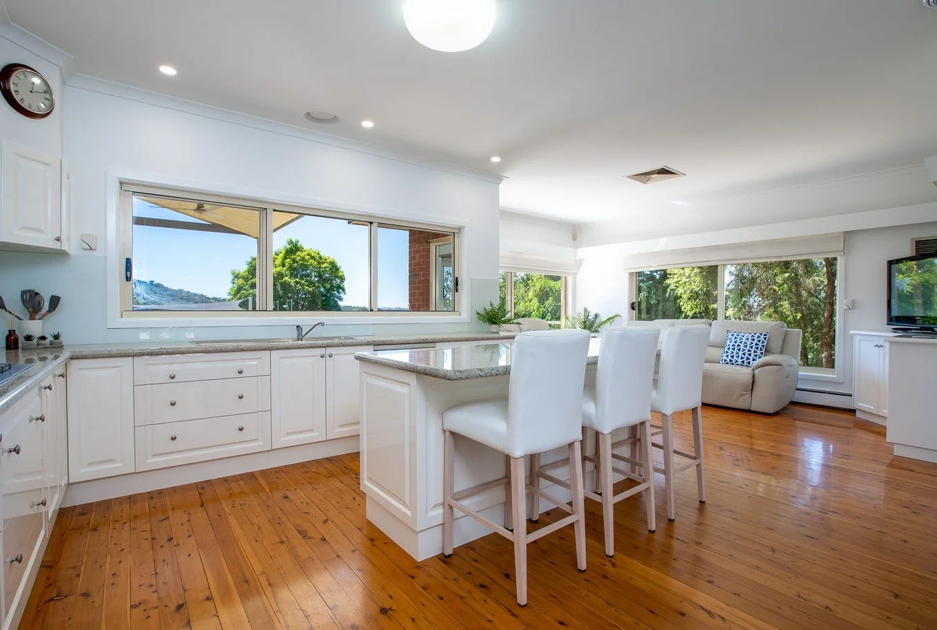 262 Highview Crescent, Lavington NSW 2641 photo 2