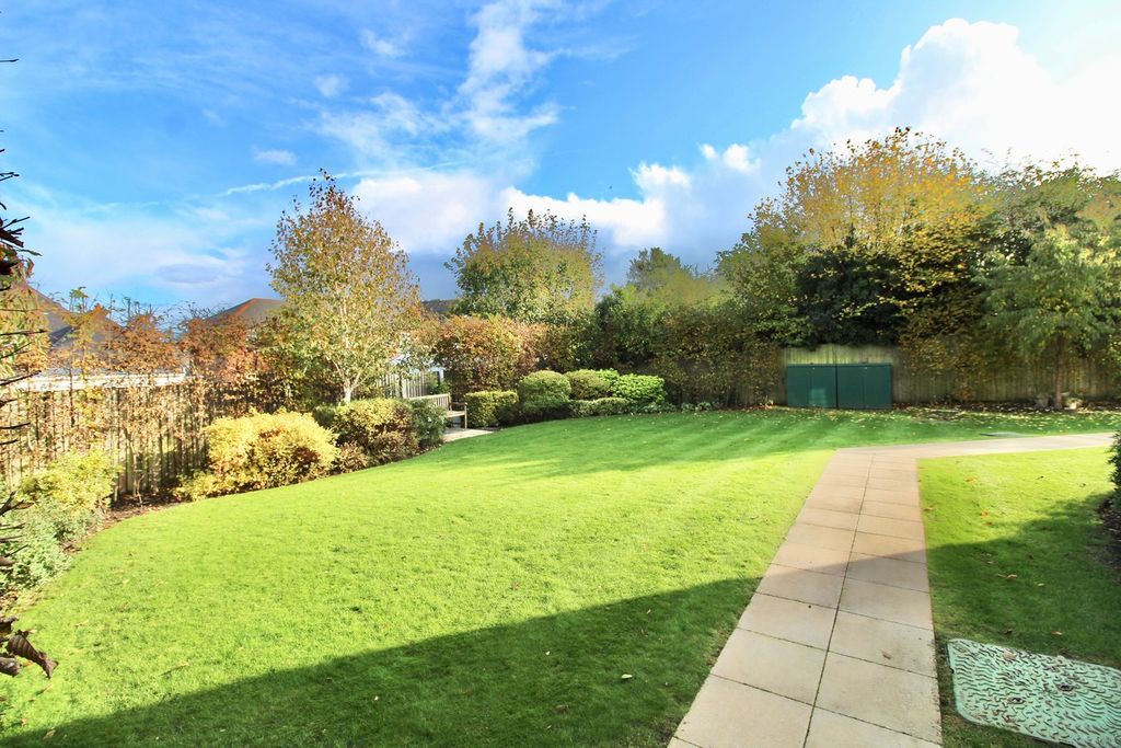 Additional image 8 of 1 bed property for saleNorth Close, Lymington SO41